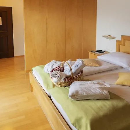 Отель Paradiesquelle Пухберг-ам-Шнеберг