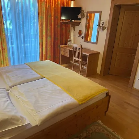 Paradiesquelle Schneeberg Hotel Puchberg am Schneeberg