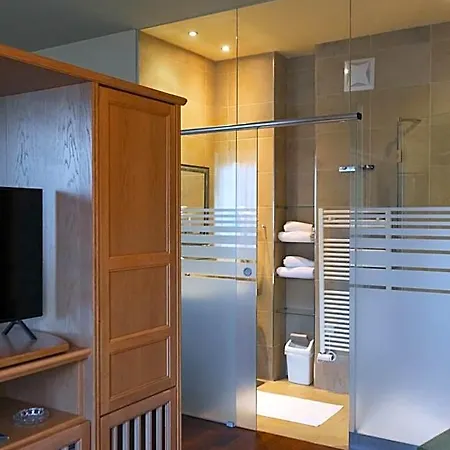 Paradiesquelle Schneeberg מלון 4*